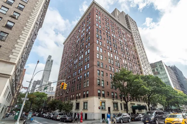 $3,800,000 | 1075 Park Avenue, Unit 3D | Upper East Side
