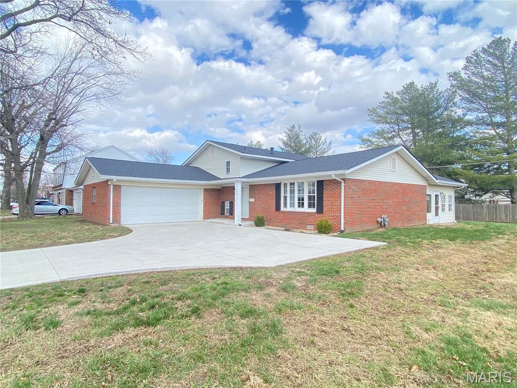 604 North Smiley Street O'Fallon, IL 62269 - Photo 2 of 34