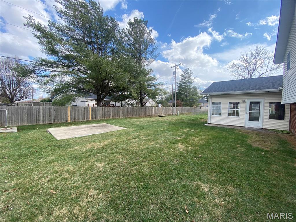 604 North Smiley Street O'Fallon, IL 62269 - Photo 33 of 34