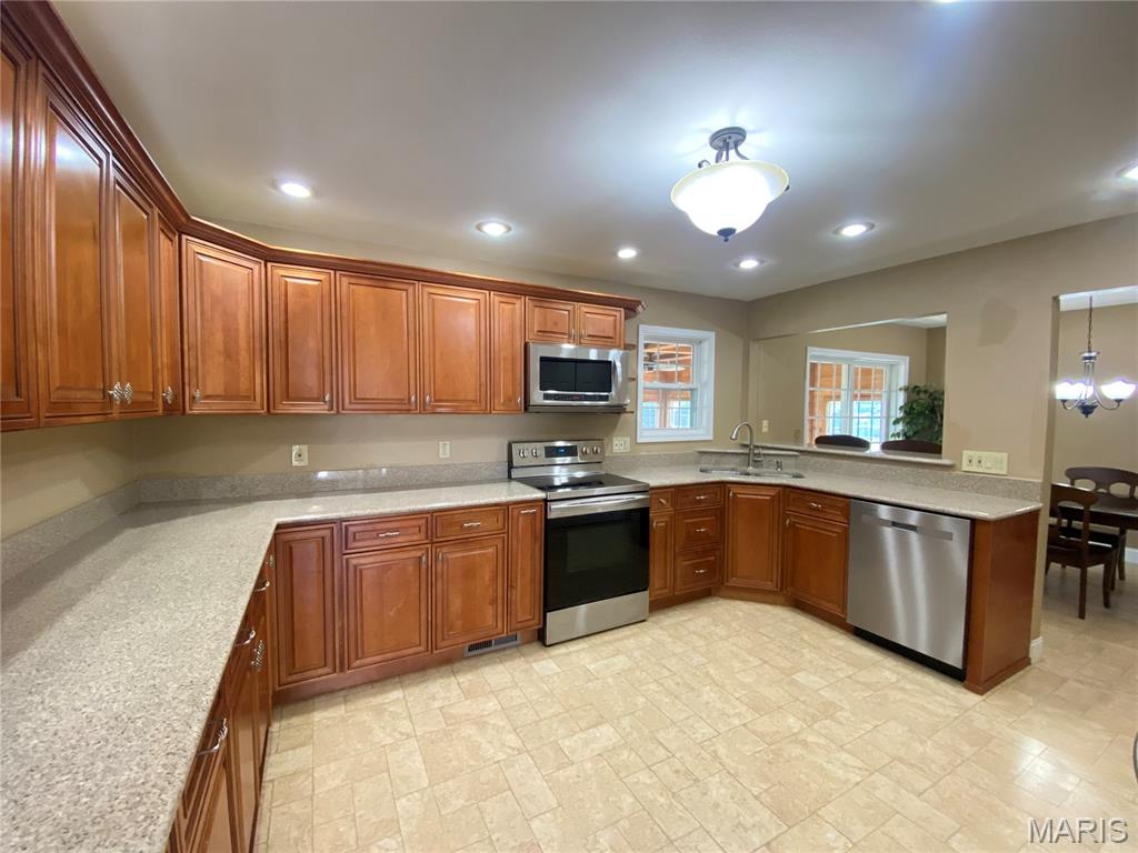 604 North Smiley Street O'Fallon, IL 62269 - Photo 4 of 34