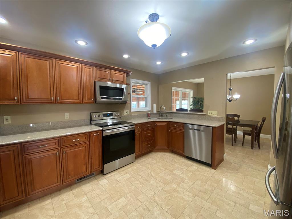 604 North Smiley Street O'Fallon, IL 62269 - Photo 5 of 34