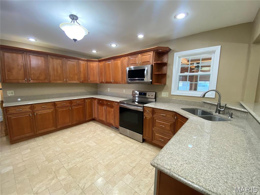 604 North Smiley Street O'Fallon, IL 62269 - Photo 8 of 34