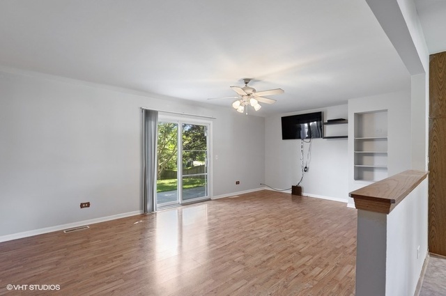 577 White Birch Road Lindenhurst, IL 60046 - Photo 3 of 25 Gallery Image 3