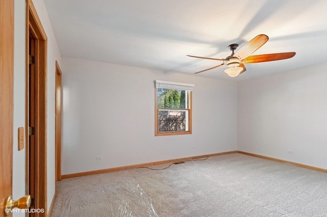 577 White Birch Road Lindenhurst, IL 60046 - Photo 10 of 25 Gallery Image 10