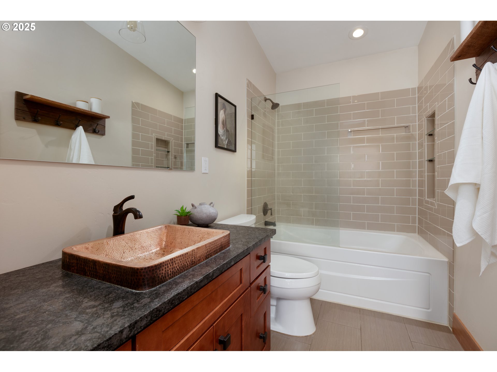 1120 Rodeo Drive White Salmon, WA 98672 - Photo 14 of 32 Bathroom