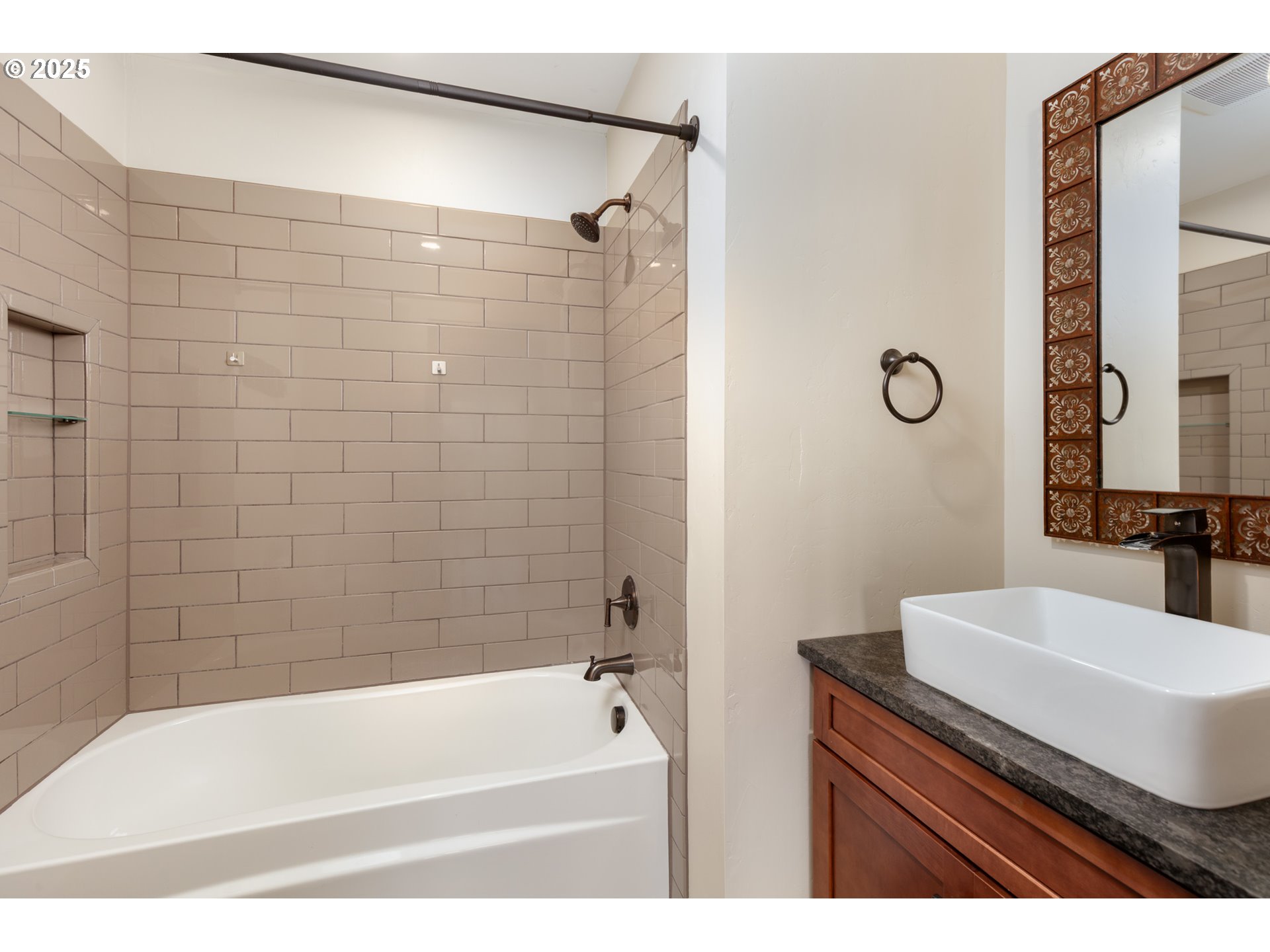 1120 Rodeo Drive White Salmon, WA 98672 - Photo 20 of 32 Bathroom