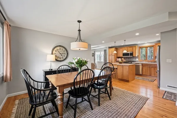 $599,900 | 9 Metacomet Road, Longmeadow, MA 01106