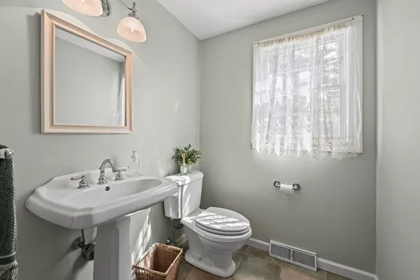 $599,900 | 9 Metacomet Road, Longmeadow, MA 01106