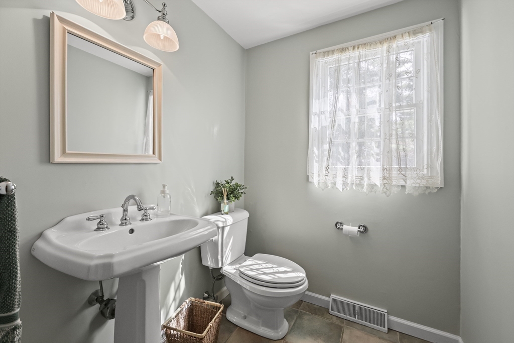 9 Metacomet Road Longmeadow, MA 01106 - Photo 14 of 40