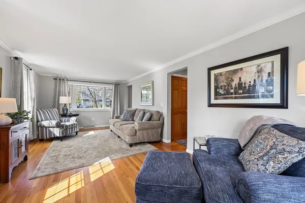 $599,900 | 9 Metacomet Road, Longmeadow, MA 01106