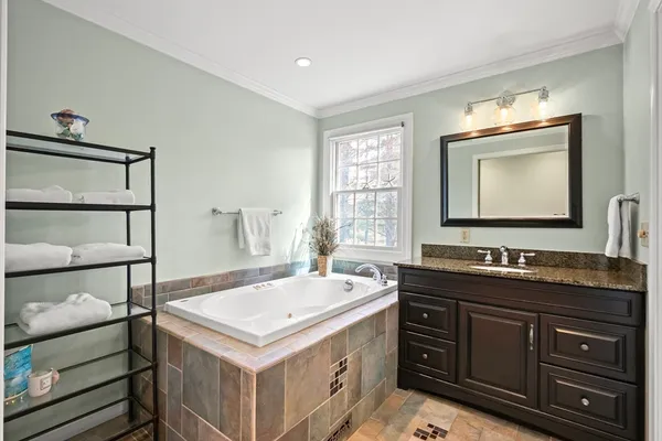 $599,900 | 9 Metacomet Road, Longmeadow, MA 01106