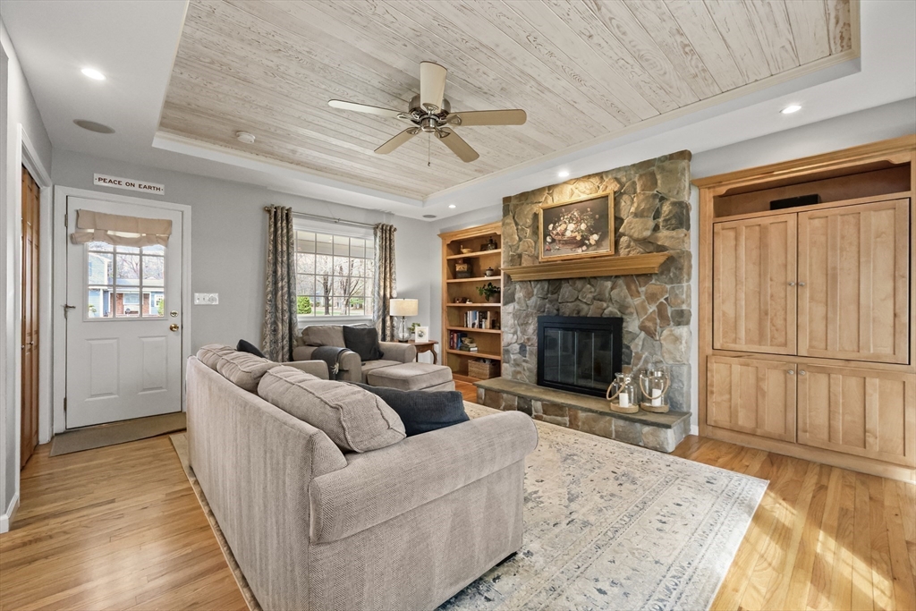 9 Metacomet Road Longmeadow, MA 01106 - Photo 3 of 40