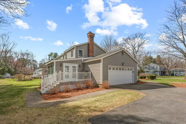 $599,900 | 9 Metacomet Road, Longmeadow, MA 01106