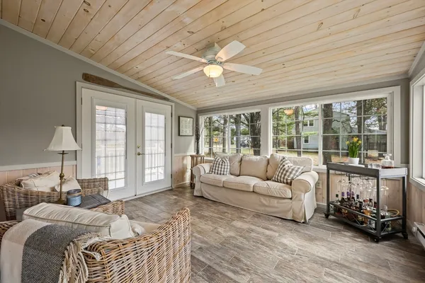 $599,900 | 9 Metacomet Road, Longmeadow, MA 01106