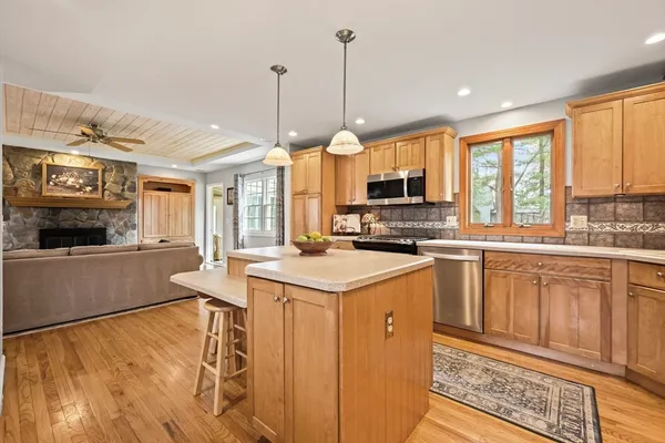 $599,900 | 9 Metacomet Road, Longmeadow, MA 01106