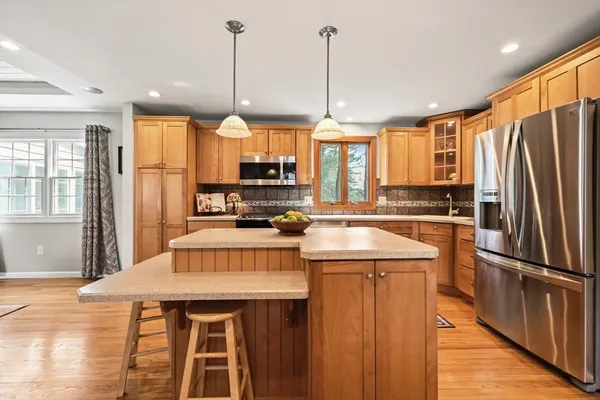 $599,900 | 9 Metacomet Road, Longmeadow, MA 01106