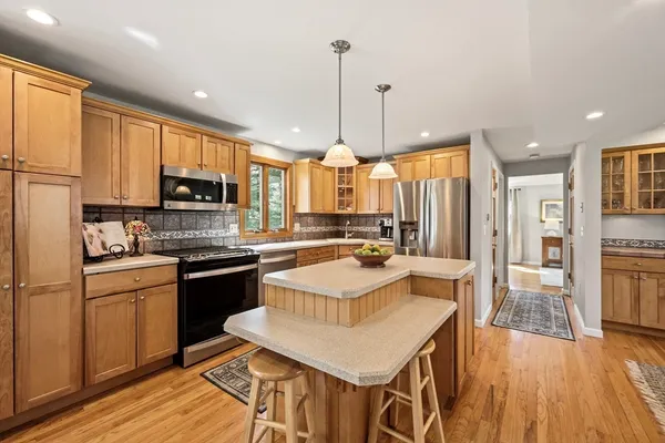 $599,900 | 9 Metacomet Road, Longmeadow, MA 01106