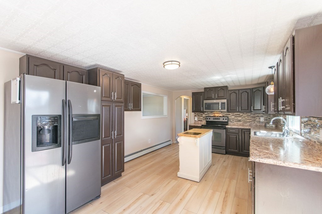 67 Falmouth Road Chicopee, MA 01020 - Photo 5 of 35 Gallery Image 5