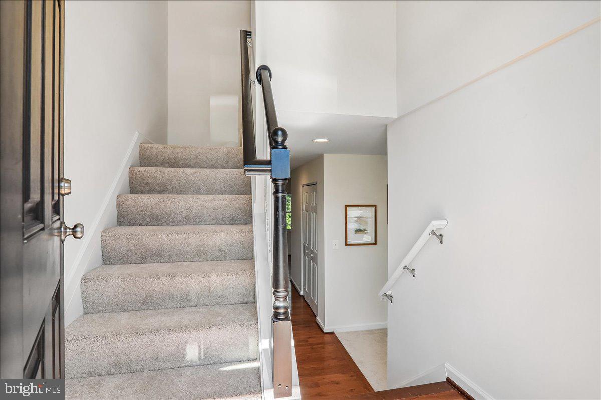 9235 Hummingbird Terrace Gaithersburg, MD 20879 - Photo 21 of 61 Entryway and upper stairway