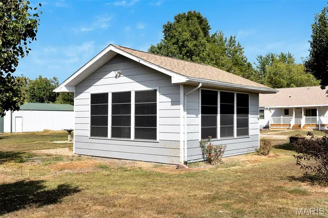 $292,000 | 17485 Coles Creek Road, Carlyle, IL 62231