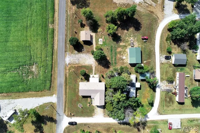 $292,000 | 17485 Coles Creek Road, Carlyle, IL 62231