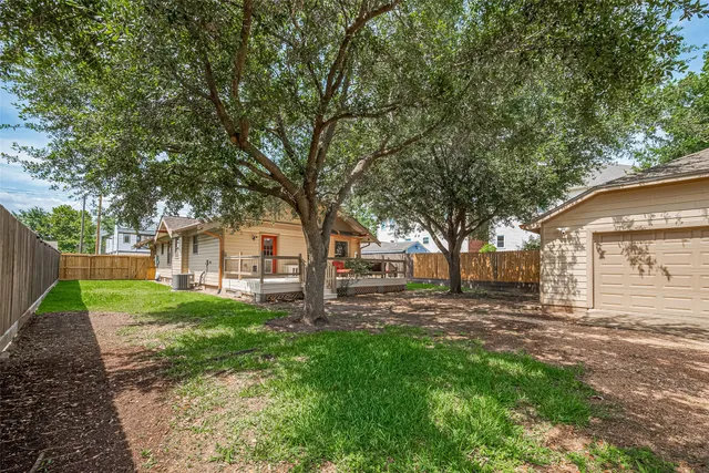 a view of a back yard of the house