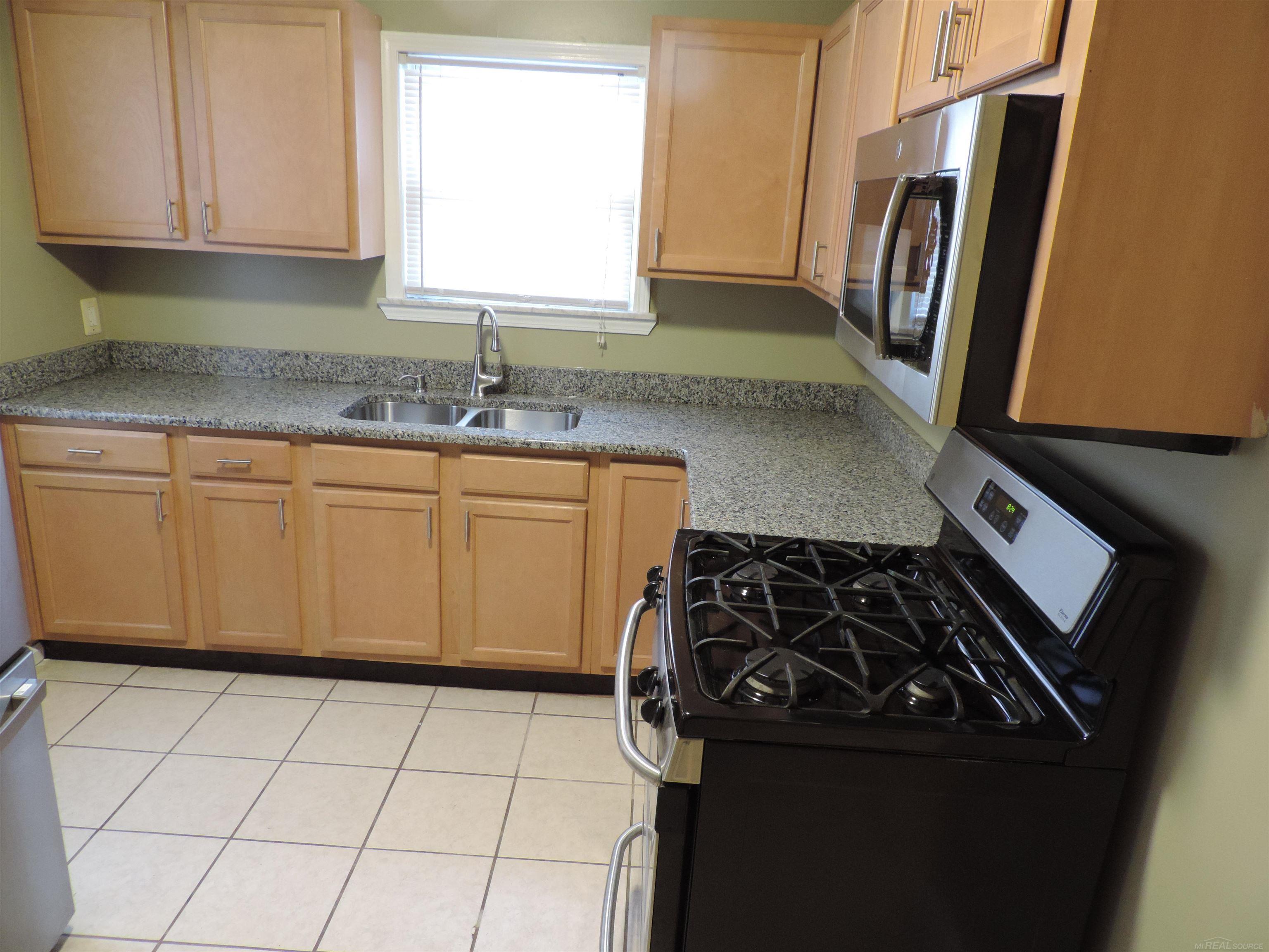11036 Stephens Warren, MI 48089 - Photo 10 of 22