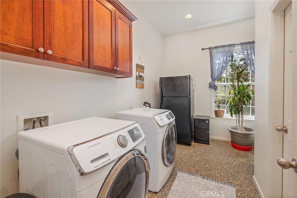 36919 Deer Path Circle Coarsegold, CA 93614 - Photo 20 of 59 a utility room with dryer and washer