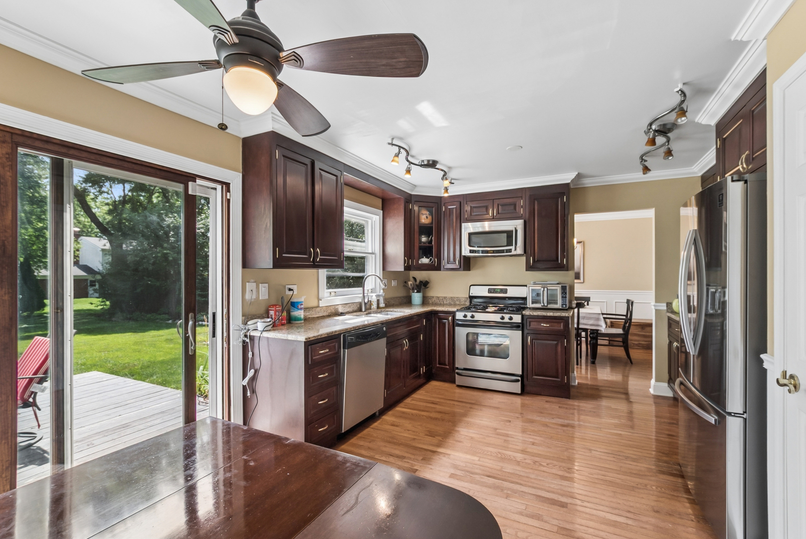 3933 Cumnor Road Downers Grove, IL 60515 - Photo 5 of 21