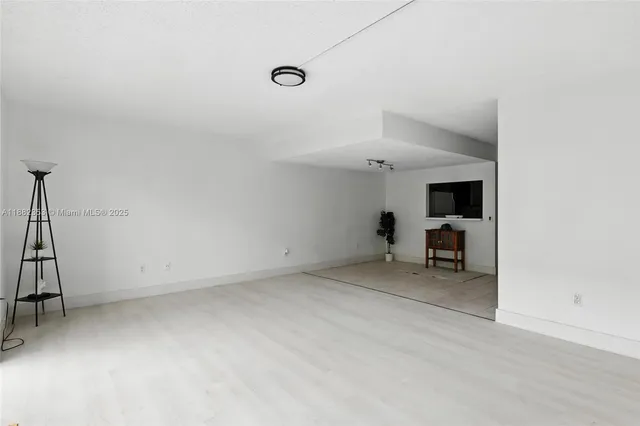 a view of a livingroom with furniture and a ceiling fan