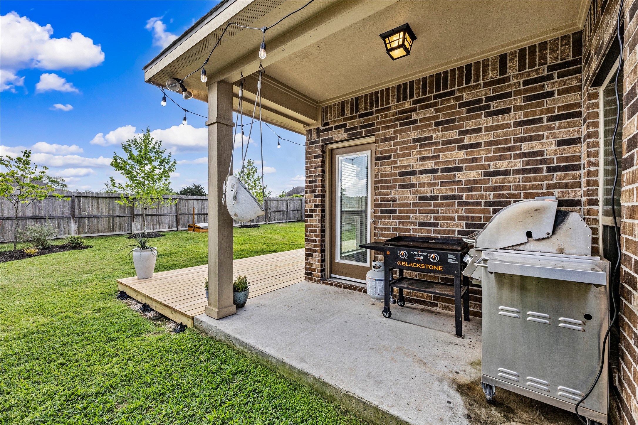 114 Dudley Road Montgomery, TX 77356 - Photo 34 of 49 Covered patio off breakfast room.