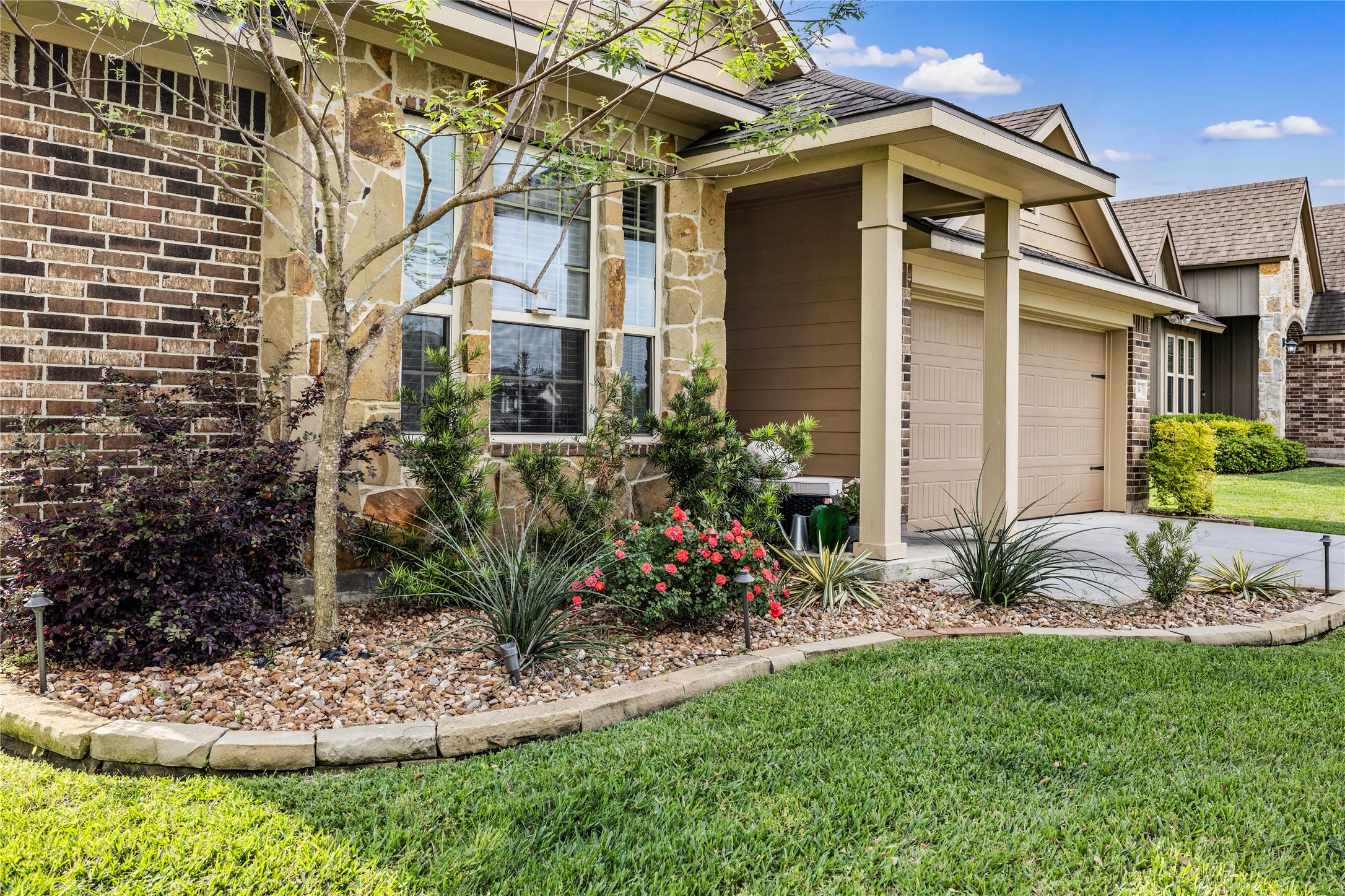 114 Dudley Road Montgomery, TX 77356 - Photo 4 of 49 Recently updated landscaping for easy care.