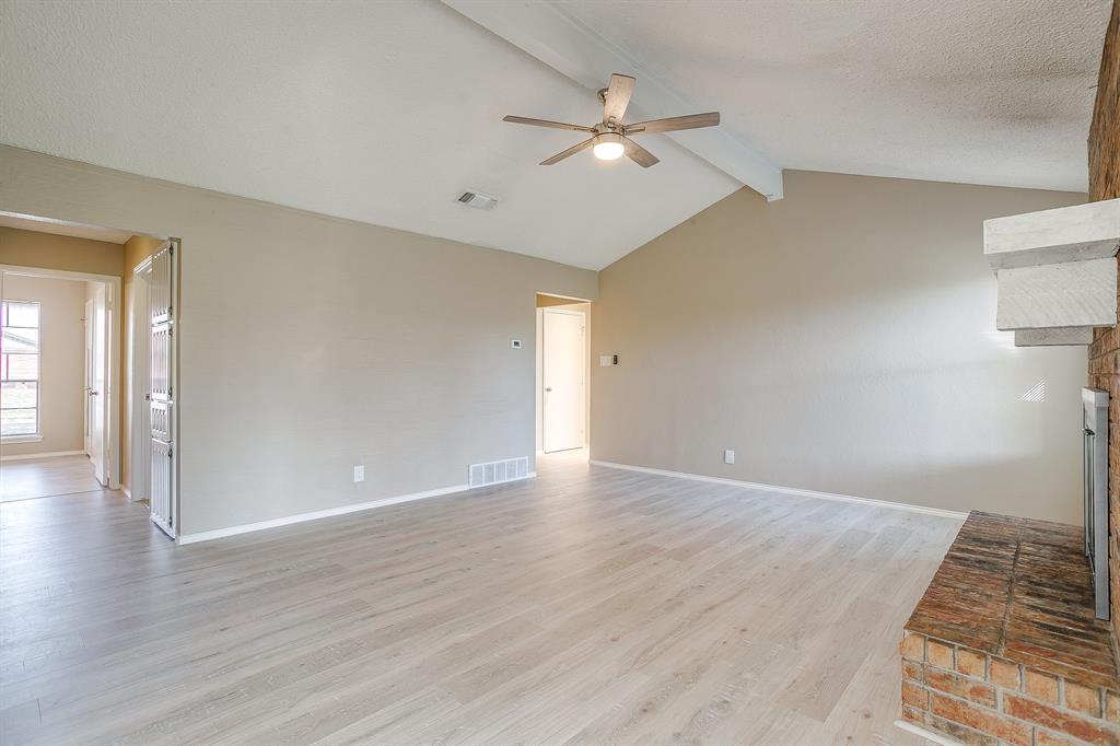 1812 Briar Run Benbrook, TX 76126 - Photo 9 of 30