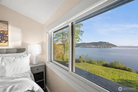 $1,250,000 | 11212 Northeast Tiger Way, Kingston, WA 98346