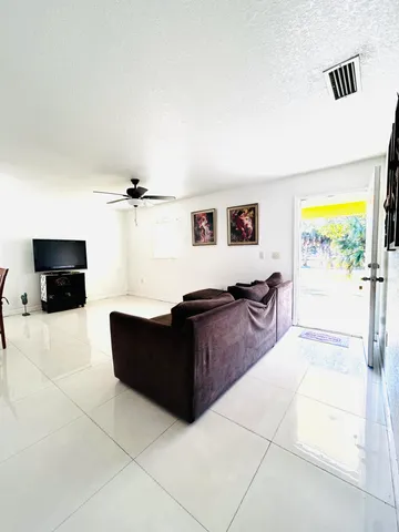 $189,000 | 719 Carolina Avenue, Clewiston, FL 33440