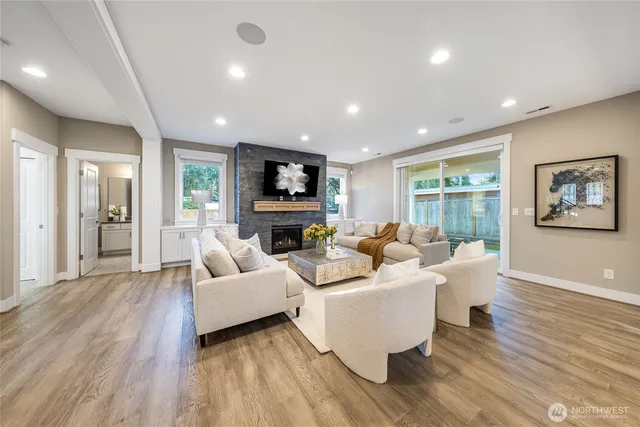 $2,190,000 | 6501 124th Avenue Northeast, Kirkland, WA 98033