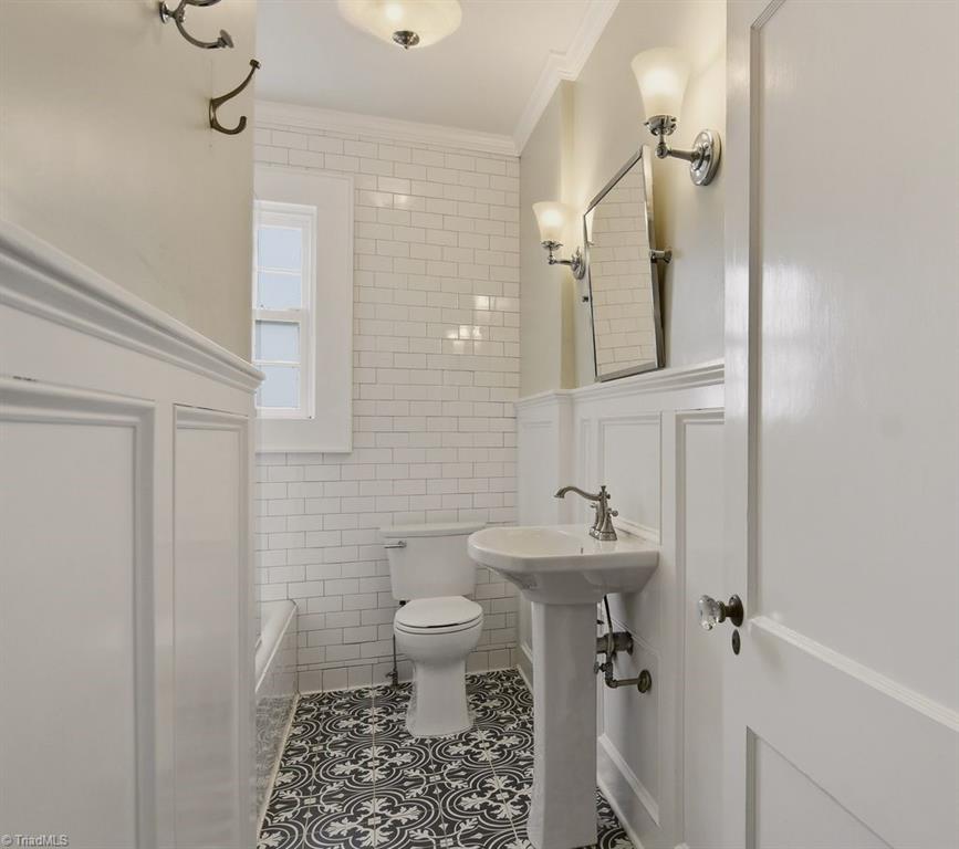 419 Stratford Road Northwest Winston-Salem, NC 27104 - Photo 27 of 37