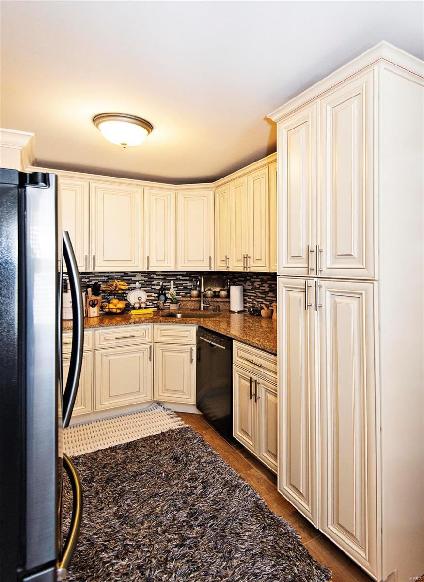 4618 Heege Road St. Louis, MO 63123 - Photo 8 of 35 Gallery Image 8