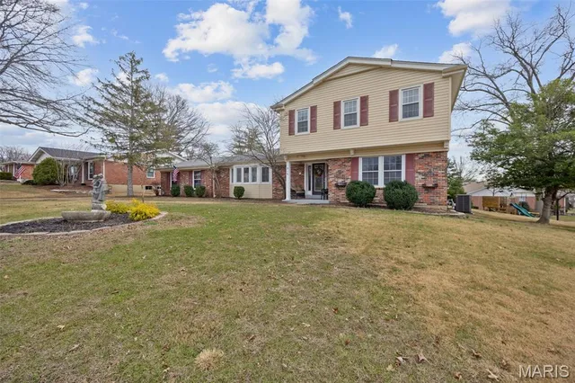 $550,000 | 314 Annondale Lane, Ballwin, MO 63011