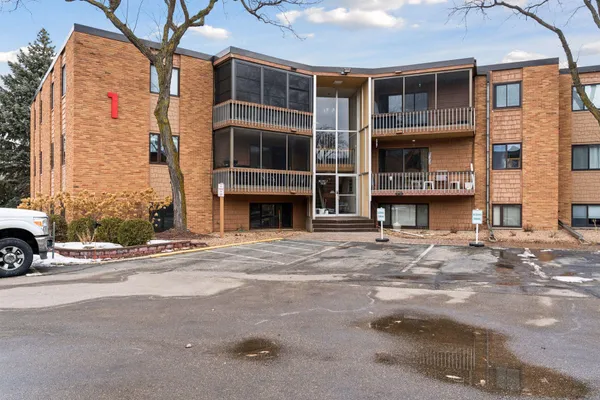 $255,000 | 5430 3 Points Boulevard, Unit 123, Mound, MN 55364