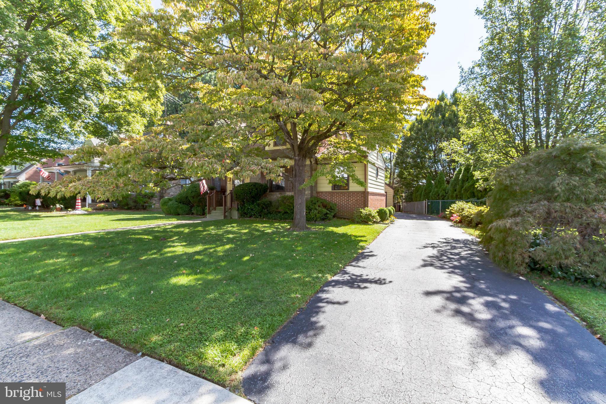 633 Laurel Road Springfield, PA 19064 - Photo 3 of 35