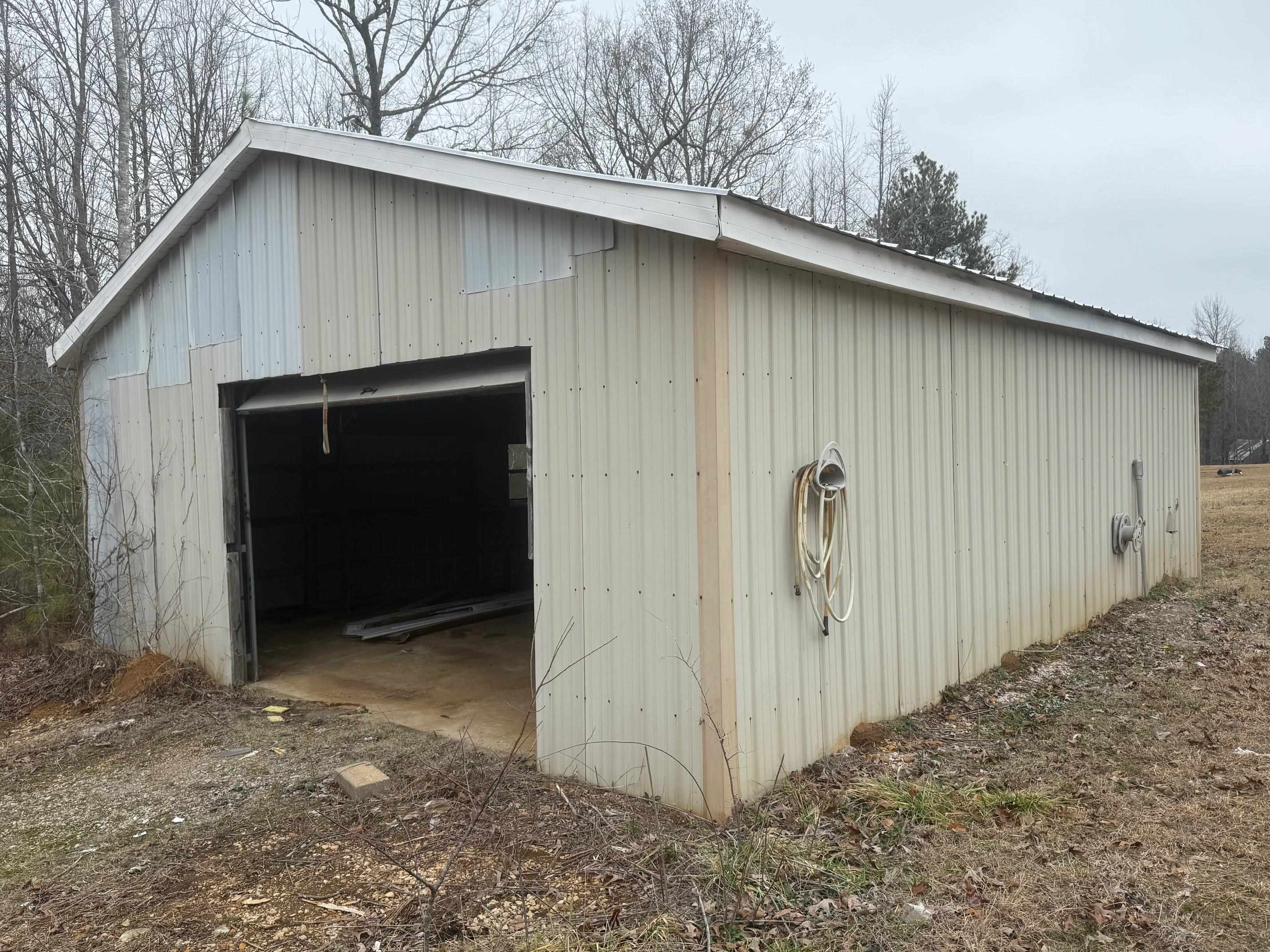 1688 Hardin Graveyard Road Adamsville, TN 38310 - Photo 25 of 40 a backyard of a house