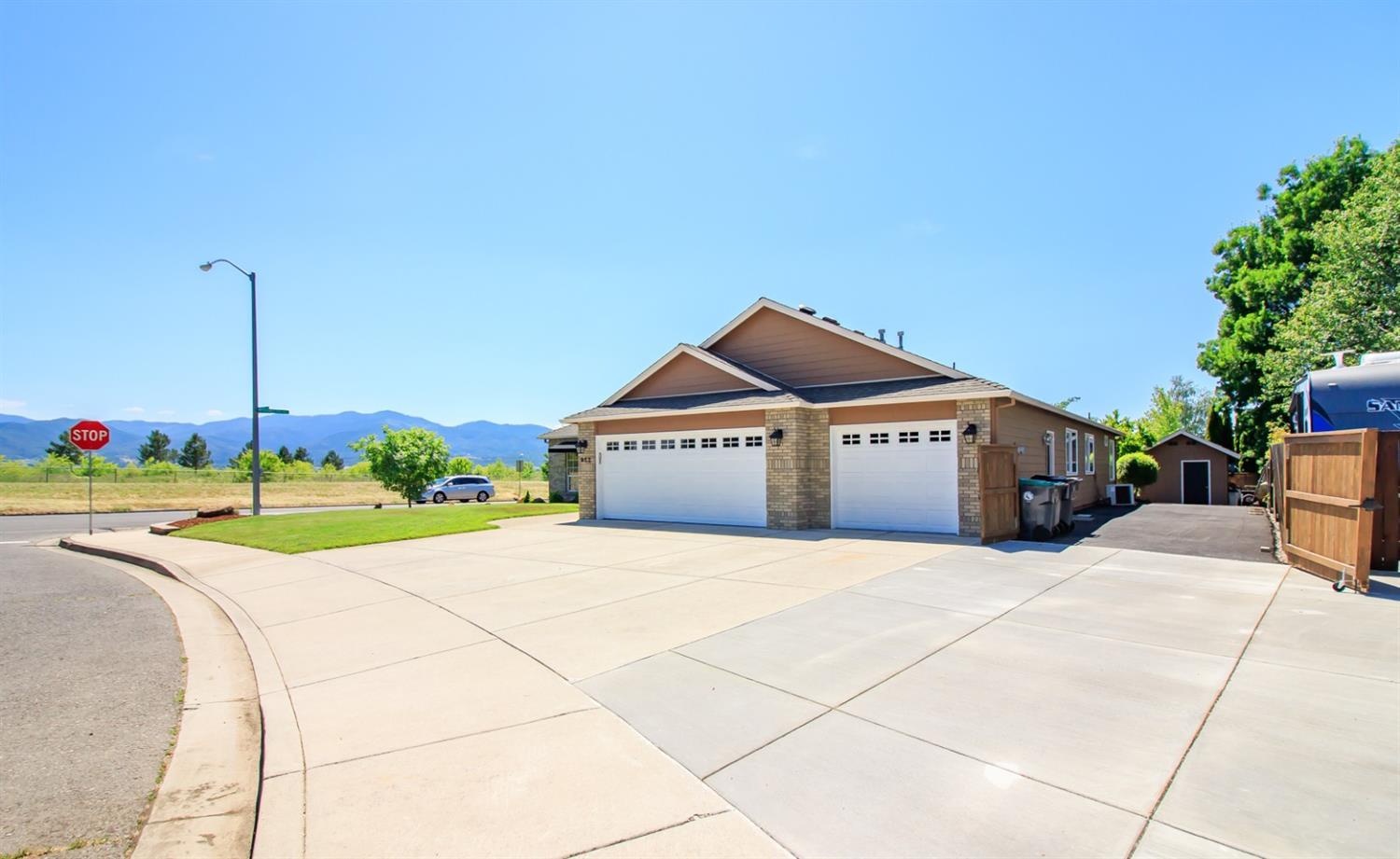 952 Rimrock Circle Medford, OR 97504 - Photo 3 of 35 Additional Photo