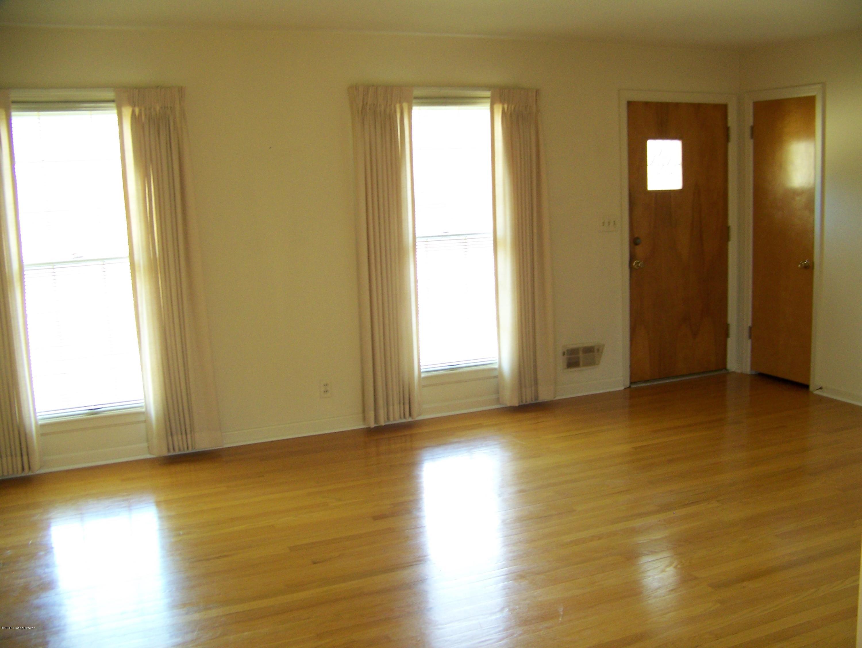 2913 Nepperhan Road Louisville, KY 40218 - Photo 3 of 32 living room