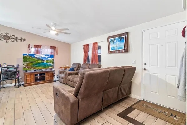 $325,000 | 1638 Calavo Road, Unit 34, Fallbrook, CA 92028