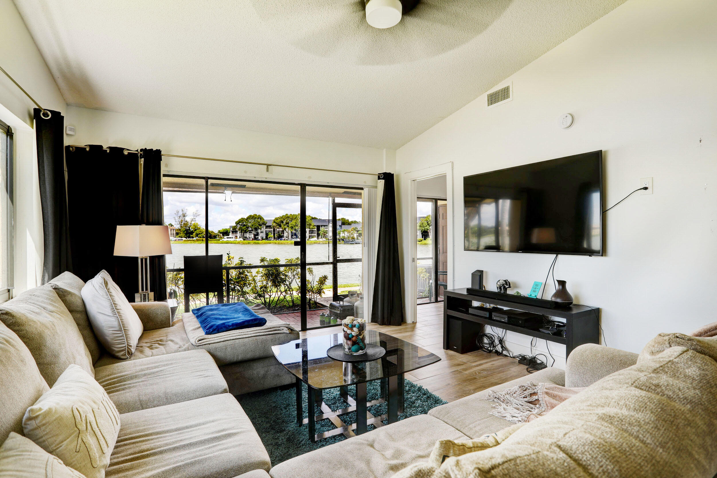 639 Banks Road Margate, FL 33063 - Photo 14 of 44 Living Area