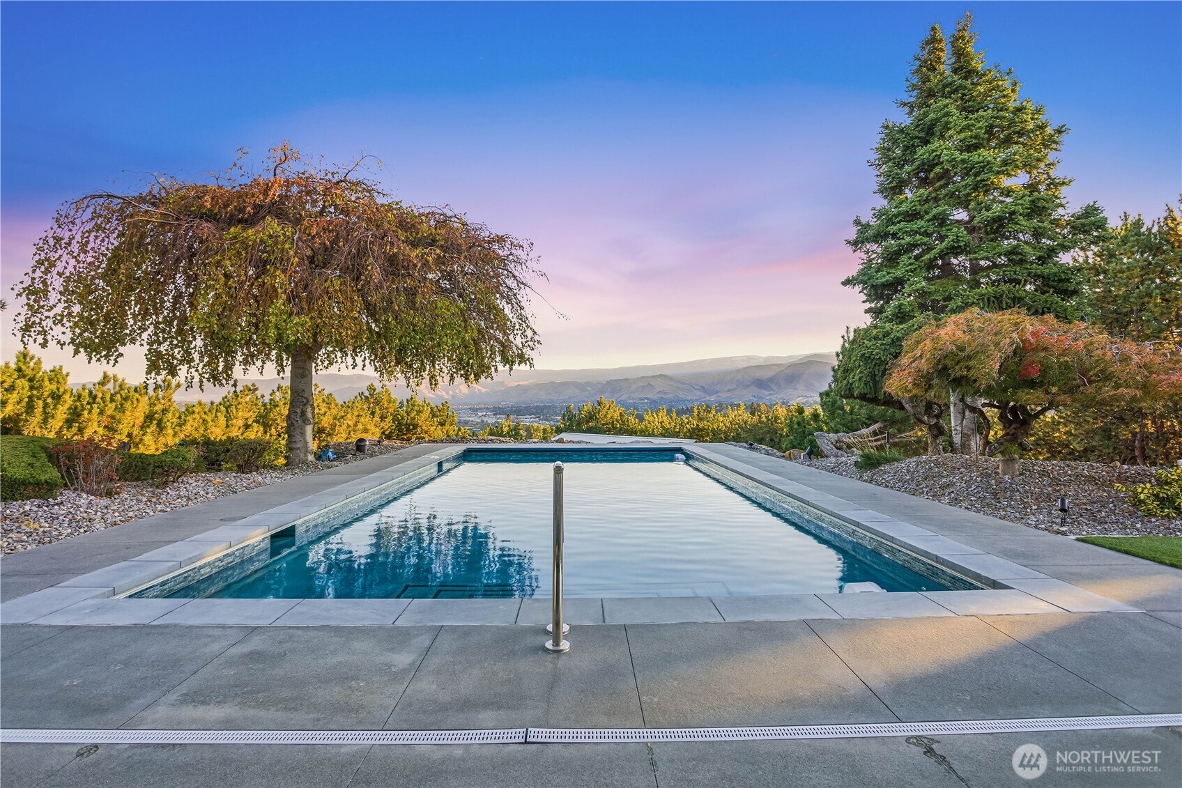 218 Sunnyslope Heights Road Wenatchee, WA 98801 - Photo 4 of 40