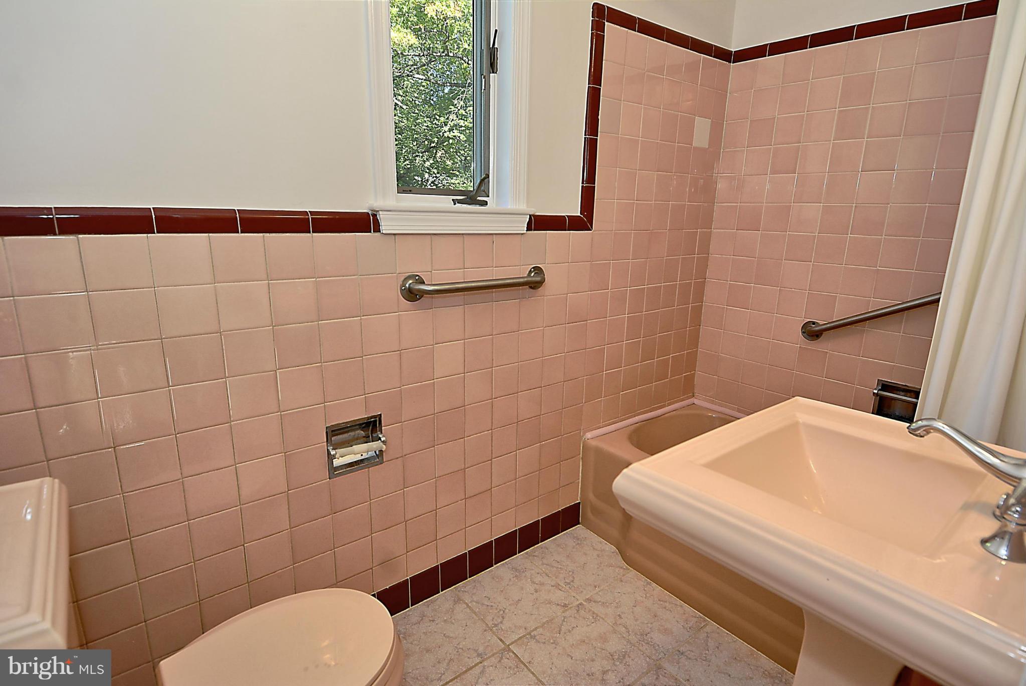 1013 Stirling Road Silver Spring, MD 20901 - Photo 22 of 29 Bath