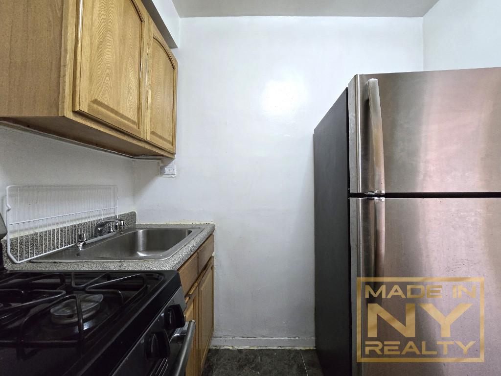 61-15 43rd Avenue, Unit 7M Queens, NY 11377 - Photo 2 of 6 Photo 2