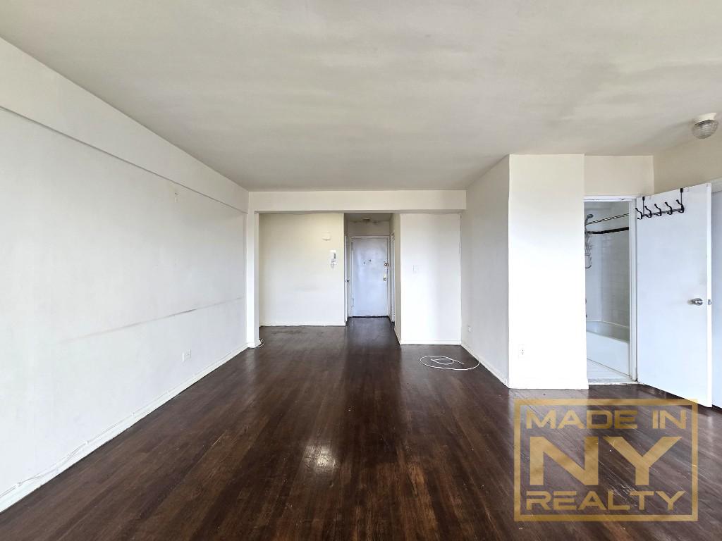 61-15 43rd Avenue, Unit 7M Queens, NY 11377 - Photo 3 of 6 Photo 3